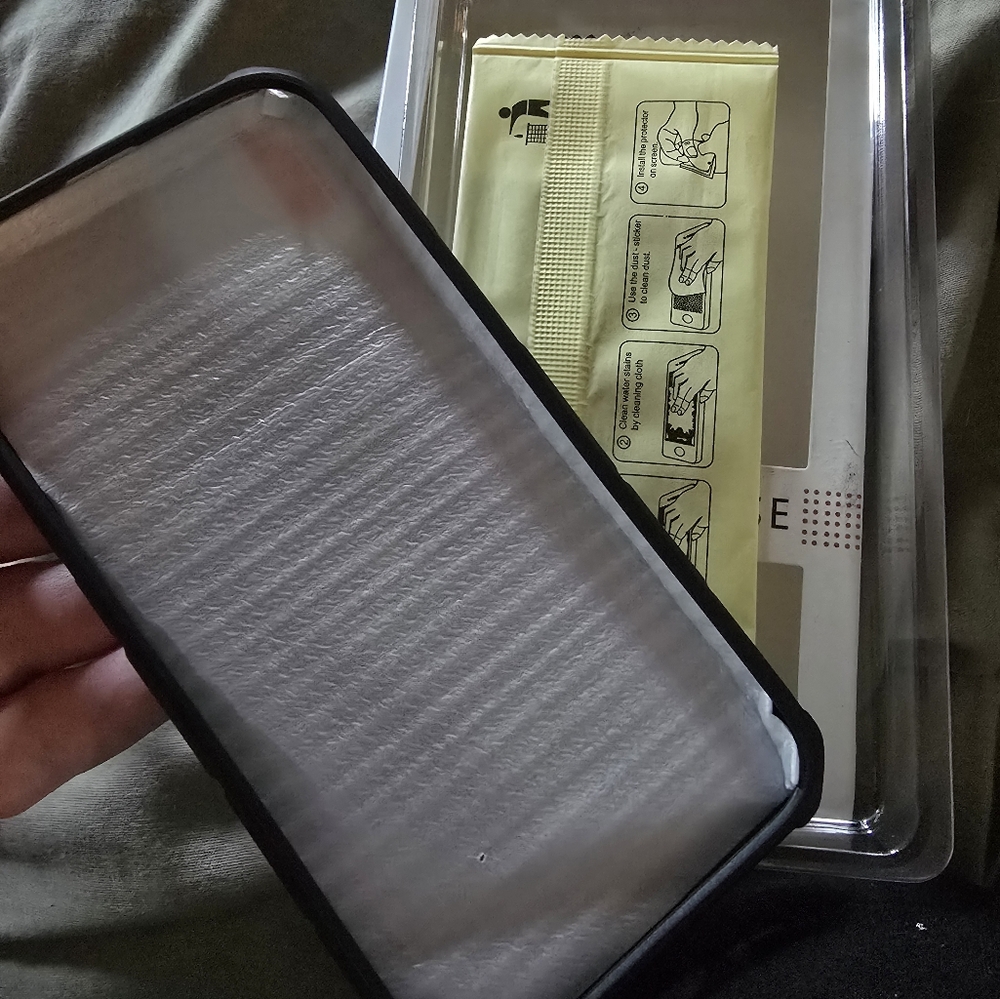 IPhone 14 6.1 case and screen protector